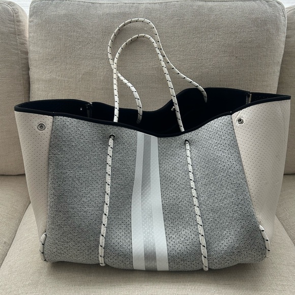Haute Shore • Greyson Aspen Tote - Picture 4 of 6